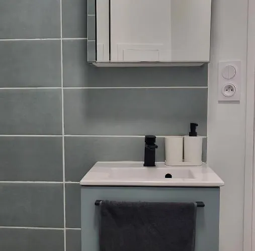 Confortable Et Párizs